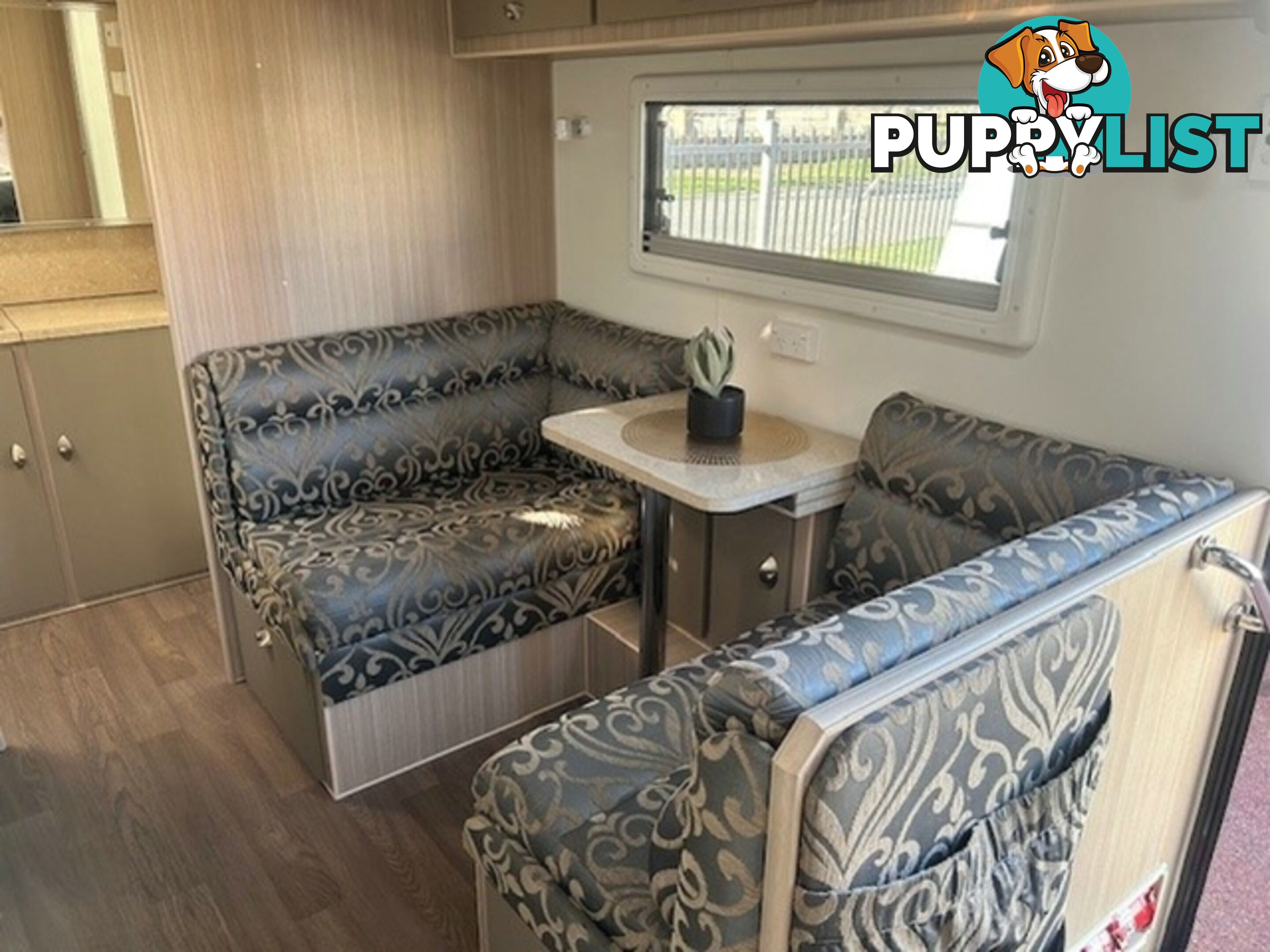 2015 SUNCOAST SILVER COAST CAFE LOUNGE CARAVAN