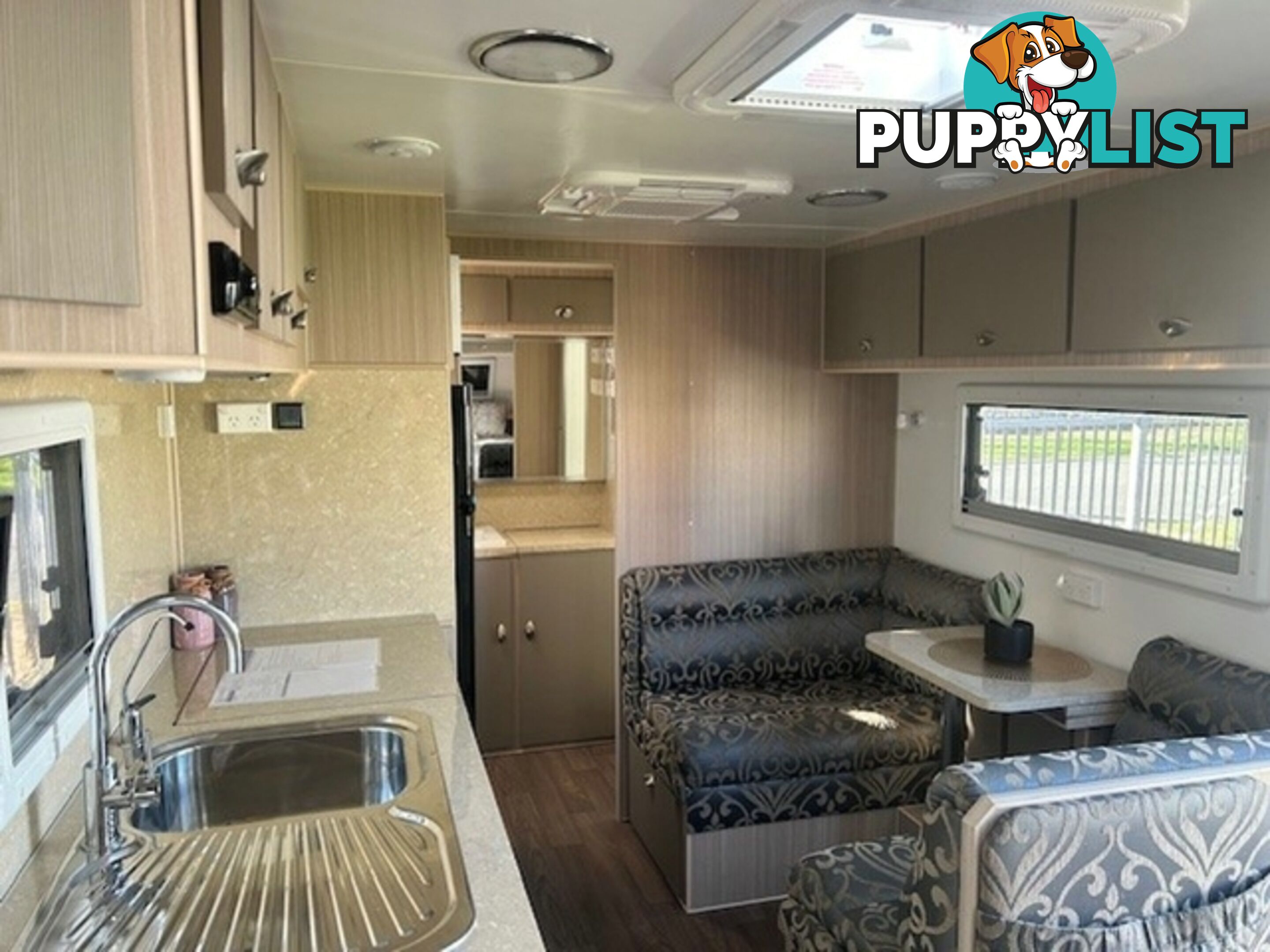 2015 SUNCOAST SILVER COAST CAFE LOUNGE CARAVAN