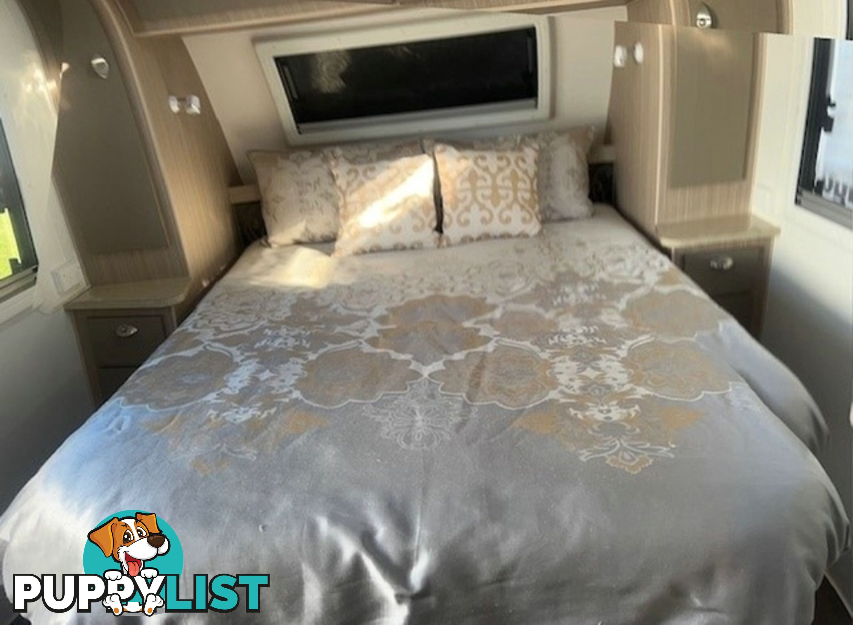 2015 SUNCOAST SILVER COAST CAFE LOUNGE CARAVAN