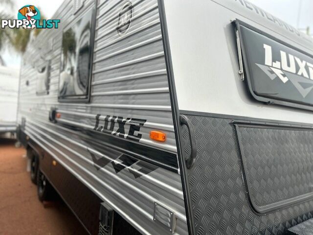 2021 NEWLANDS LUXE 660 CLUB LOUNGE CARAVAN