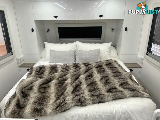 2021 NEWLANDS LUXE 660 CLUB LOUNGE CARAVAN