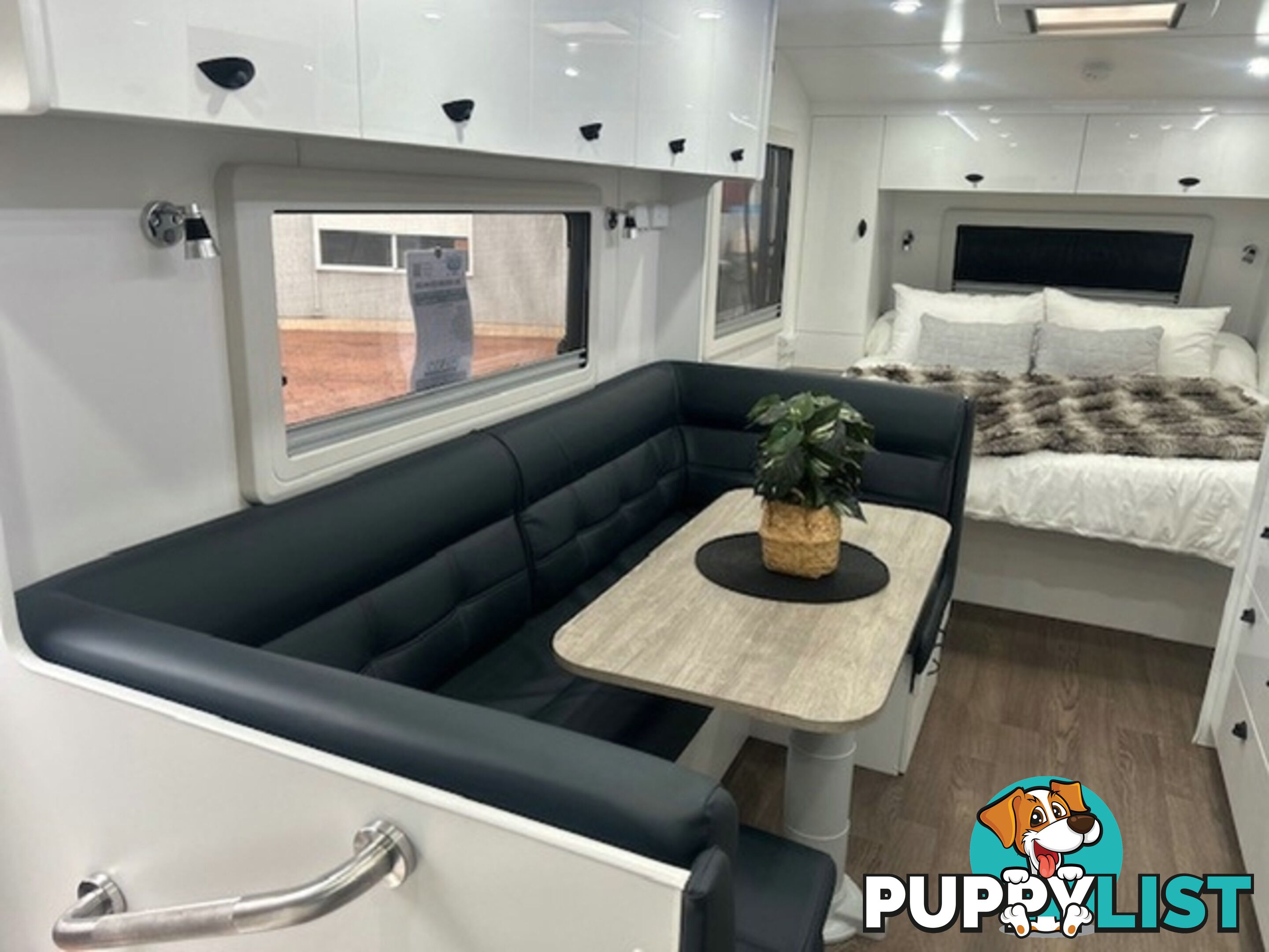 2021 NEWLANDS LUXE 660 CLUB LOUNGE CARAVAN