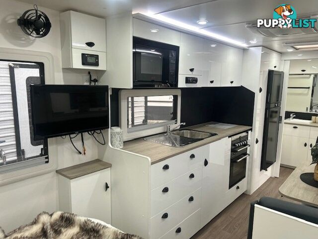 2021 NEWLANDS LUXE 660 CLUB LOUNGE CARAVAN