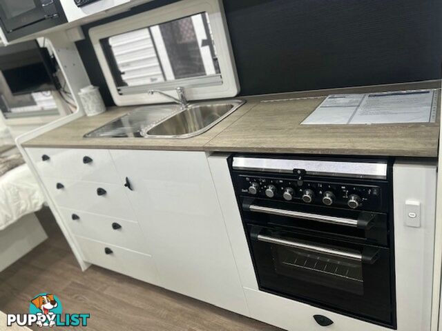 2021 NEWLANDS LUXE 660 CLUB LOUNGE CARAVAN