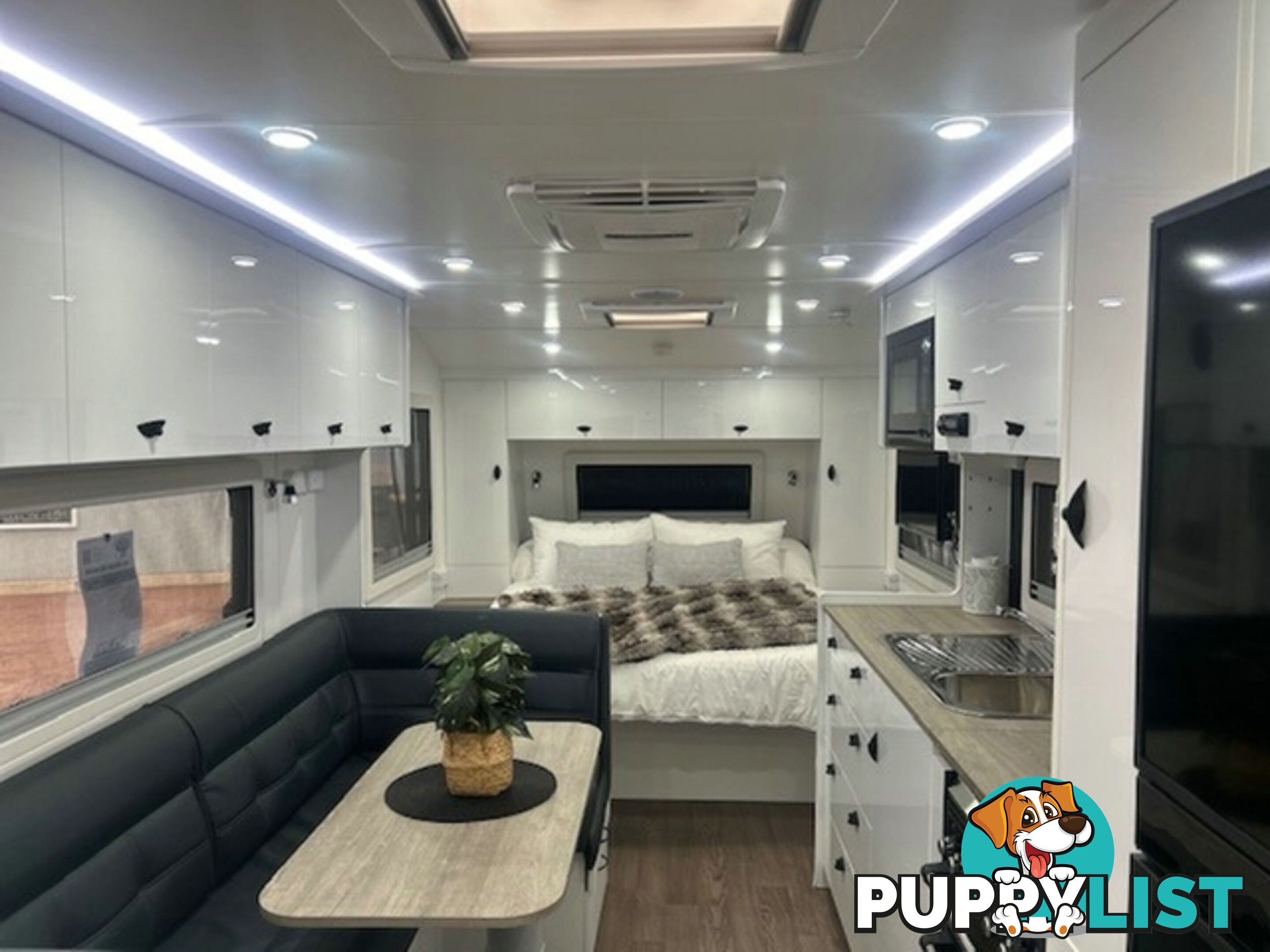2021 NEWLANDS LUXE 660 CLUB LOUNGE CARAVAN