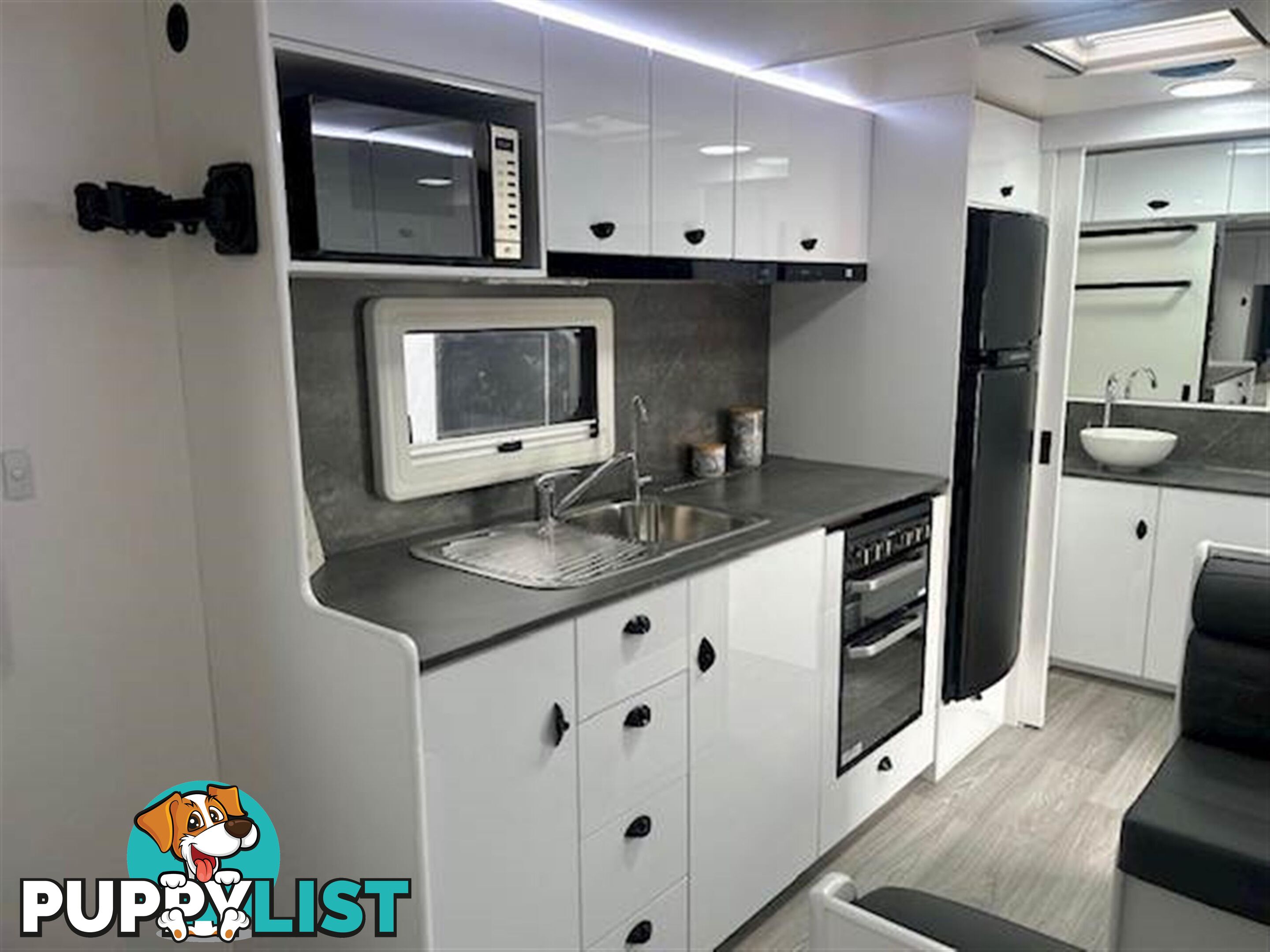 2025 VISCOUNT V2 CAFE PREMIUM PLUS SEMI OF CARAVAN