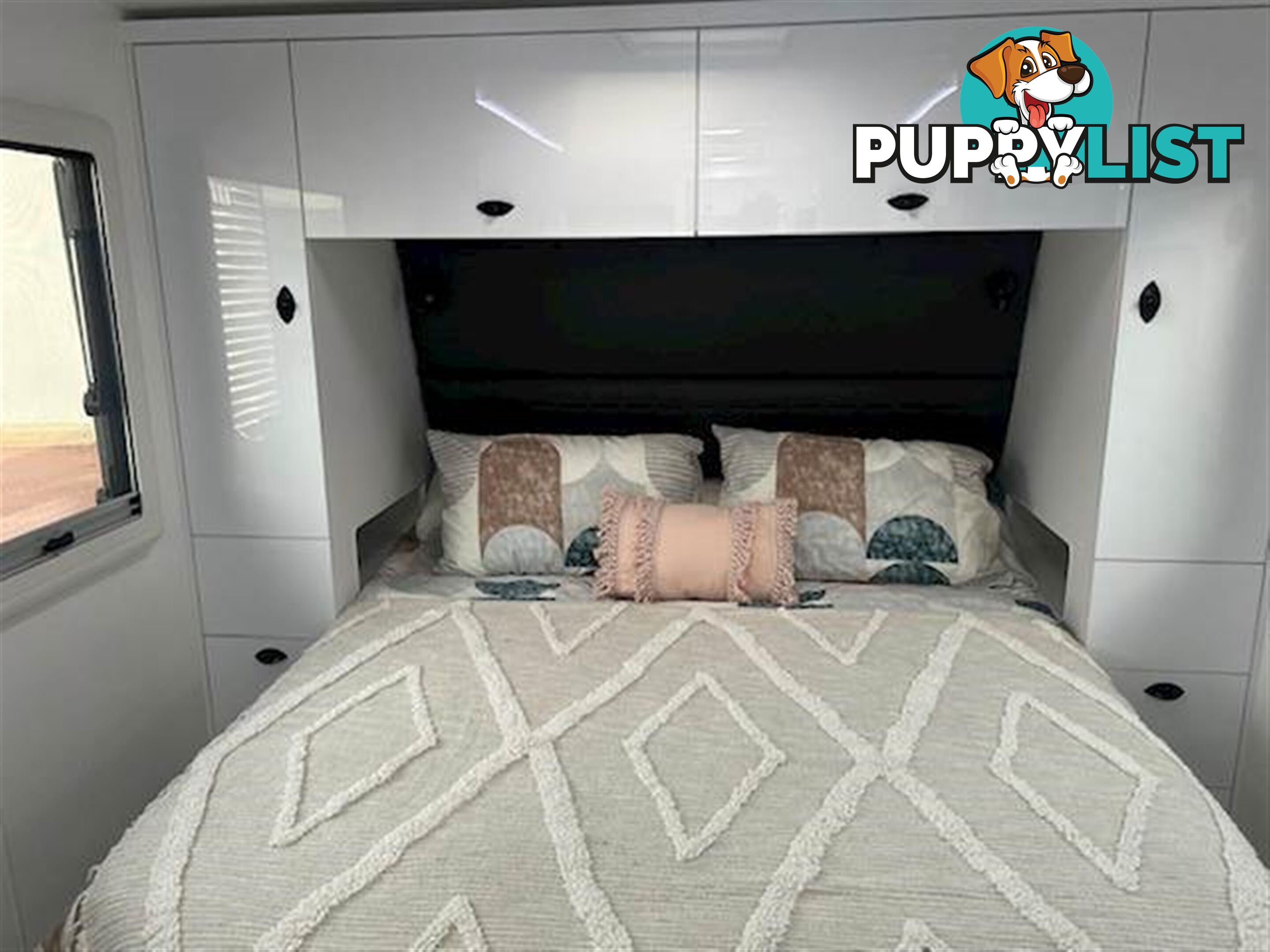 2025 VISCOUNT V2 CAFE PREMIUM PLUS SEMI OF CARAVAN