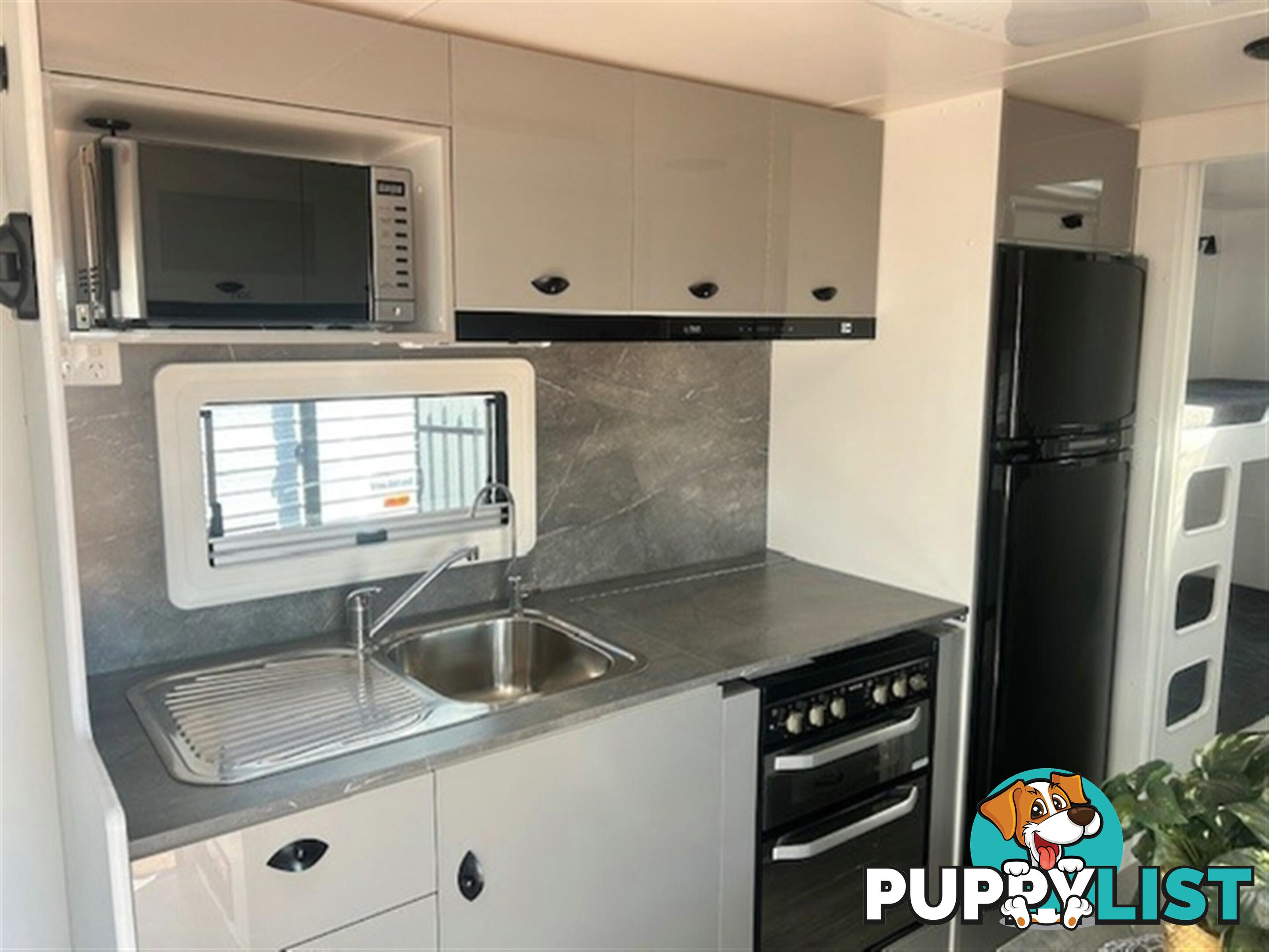 2025 VISCOUNT V2 FAMILY 2 B CARAVAN