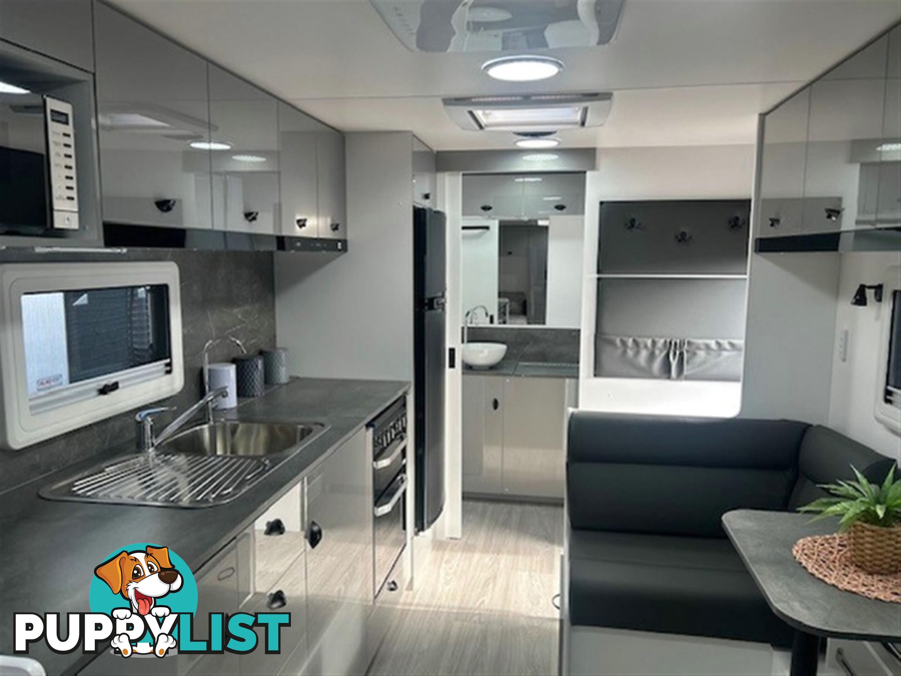 2025 VISCOUNT V2.2 CAFE SINGLE BEDS CARAVAN