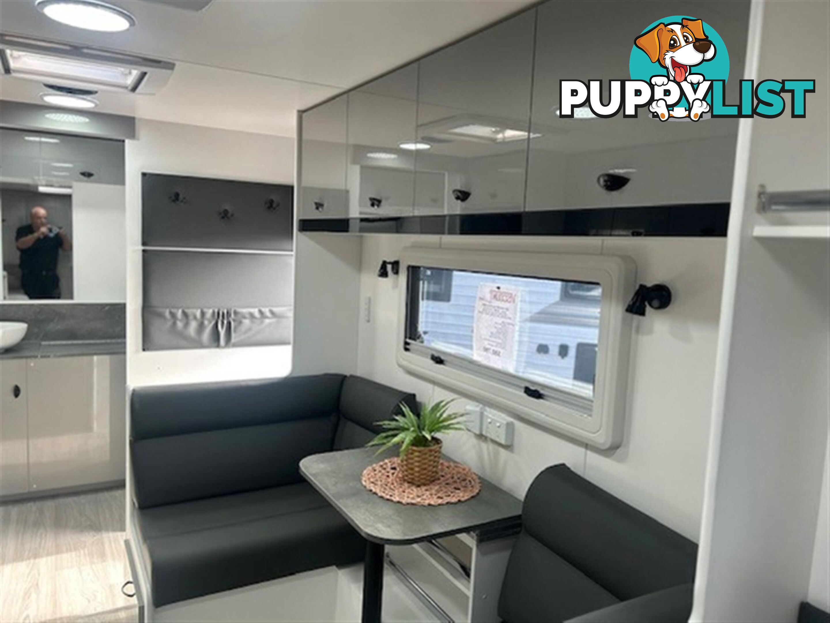2025 VISCOUNT V2.2 CAFE SINGLE BEDS CARAVAN