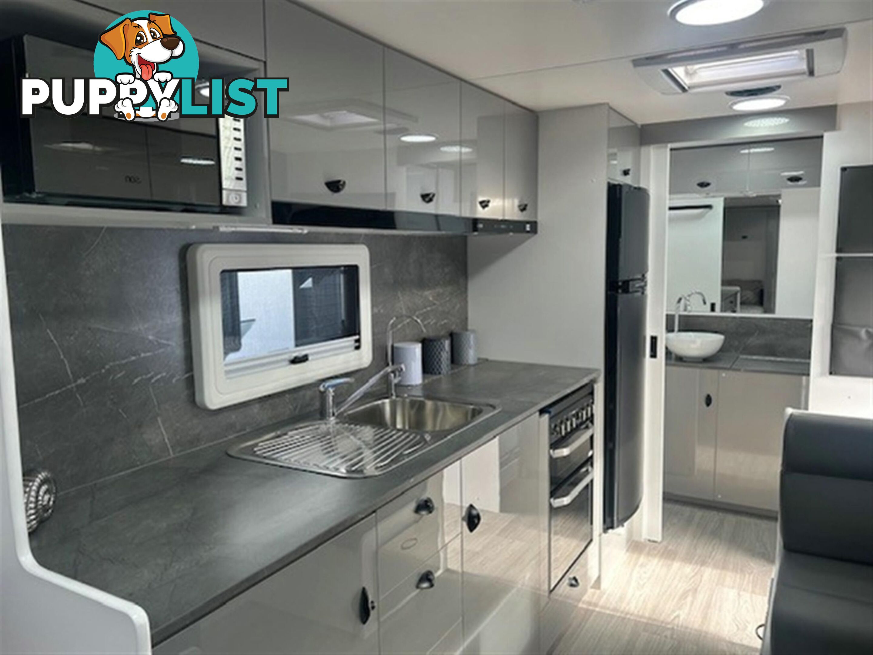 2025 VISCOUNT V2.2 CAFE SINGLE BEDS CARAVAN
