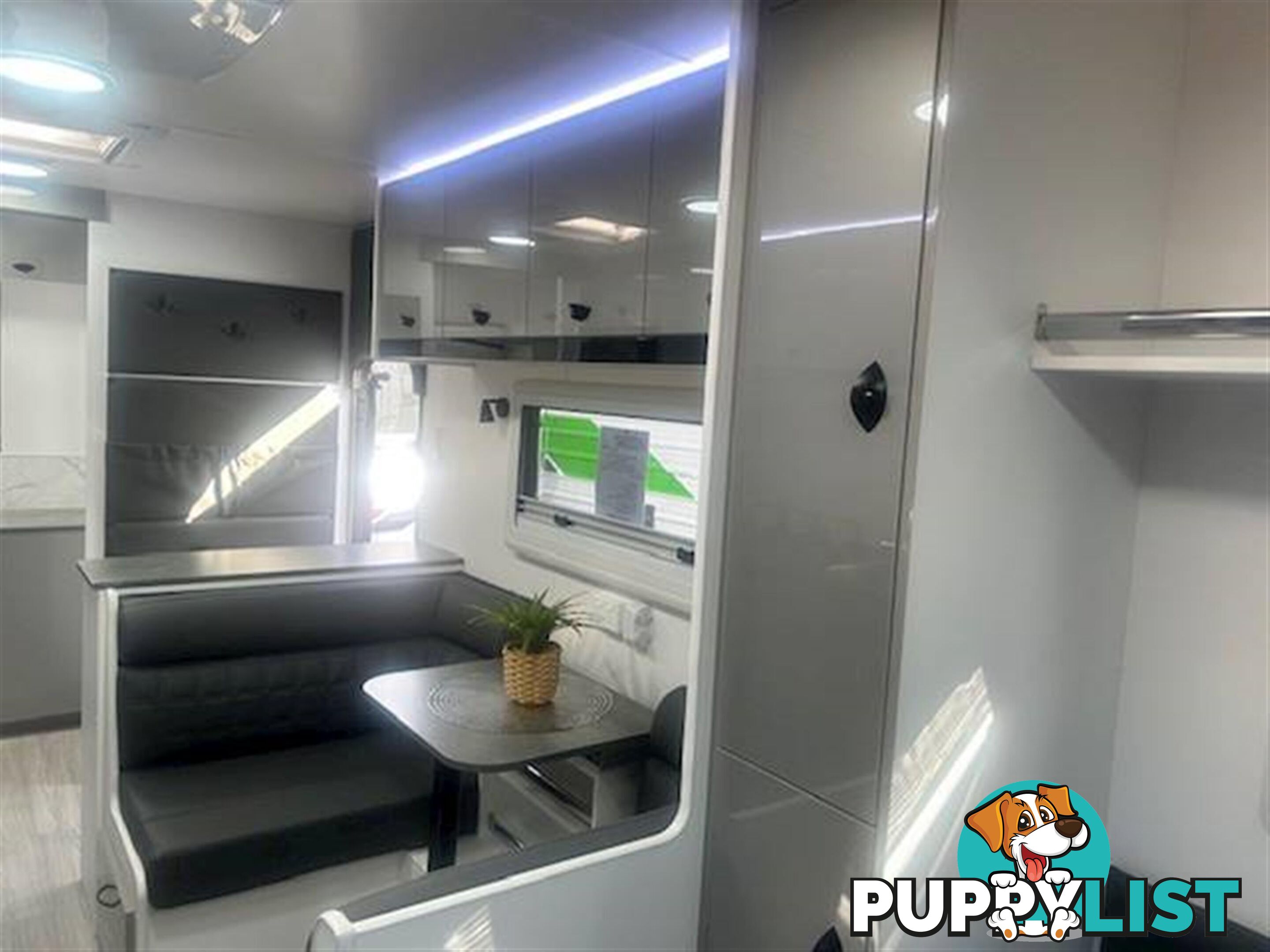 2025 VISCOUNT V3 SINGLE BEDS PREMIUM PLUS PACK CARAVAN