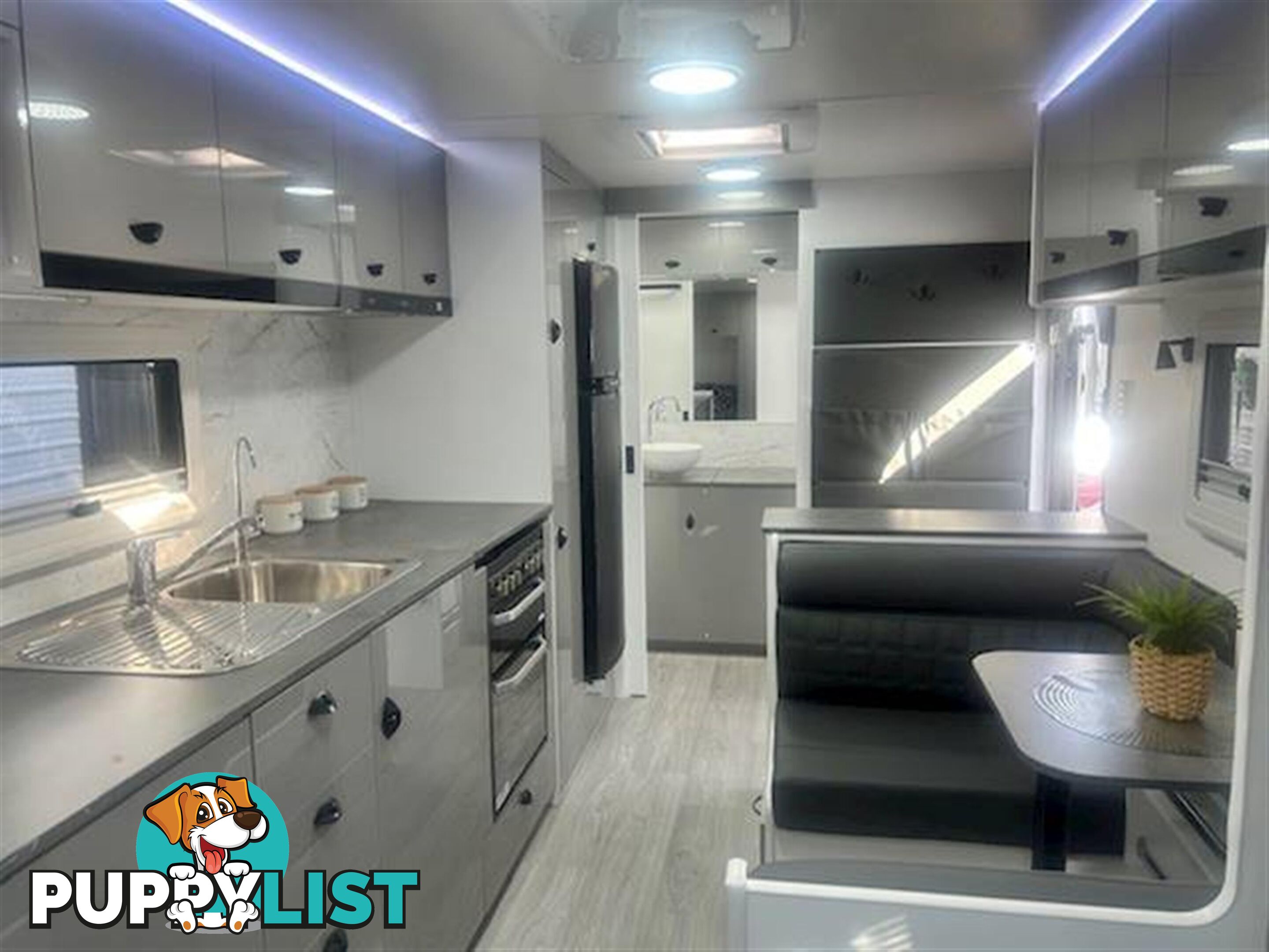 2025 VISCOUNT V3 SINGLE BEDS PREMIUM PLUS PACK CARAVAN