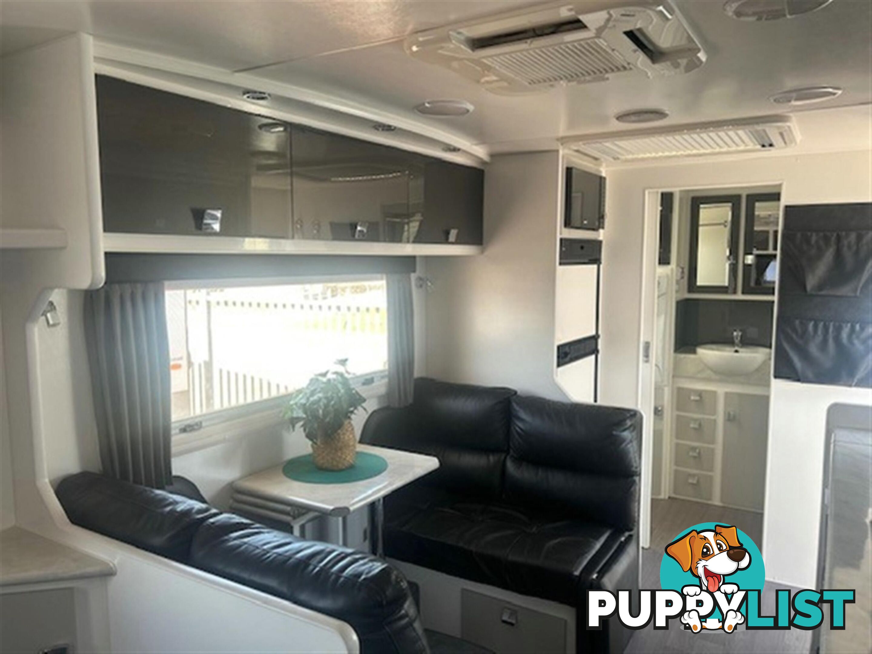 2016 PARAMOUNT VOGUE CARAVAN PLUS 