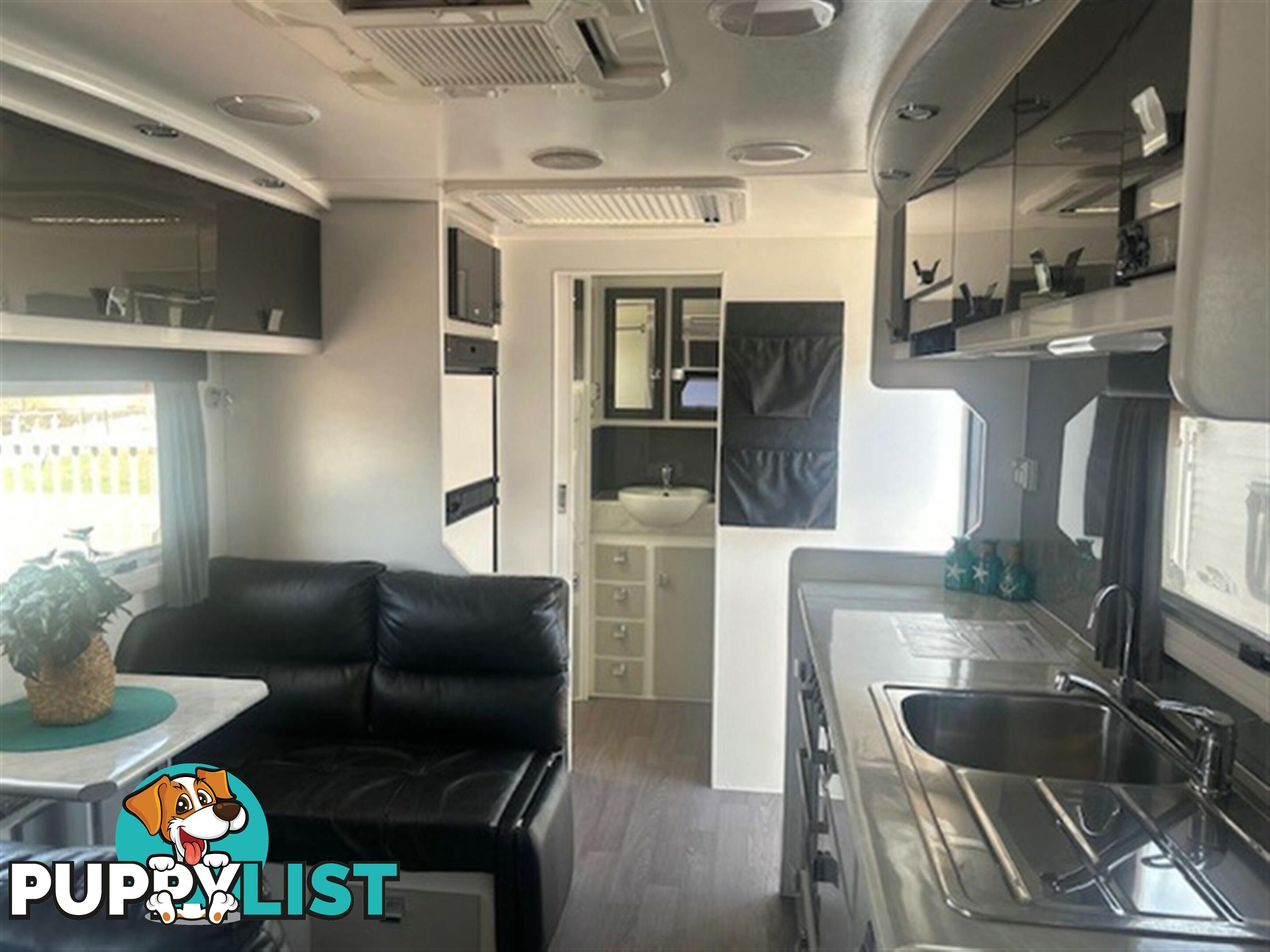 2016 PARAMOUNT VOGUE CARAVAN PLUS 