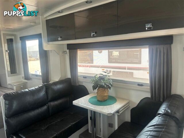 2016 PARAMOUNT VOGUE CARAVAN PLUS 