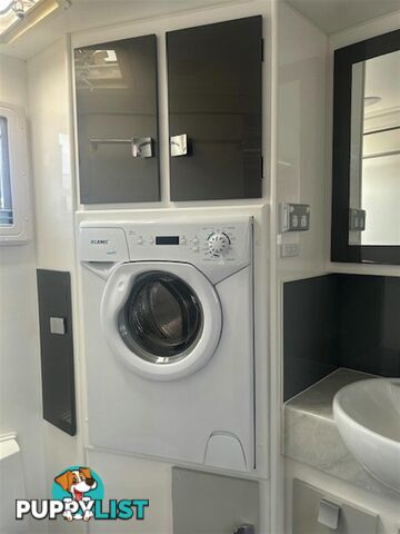 2016 PARAMOUNT VOGUE CARAVAN PLUS 