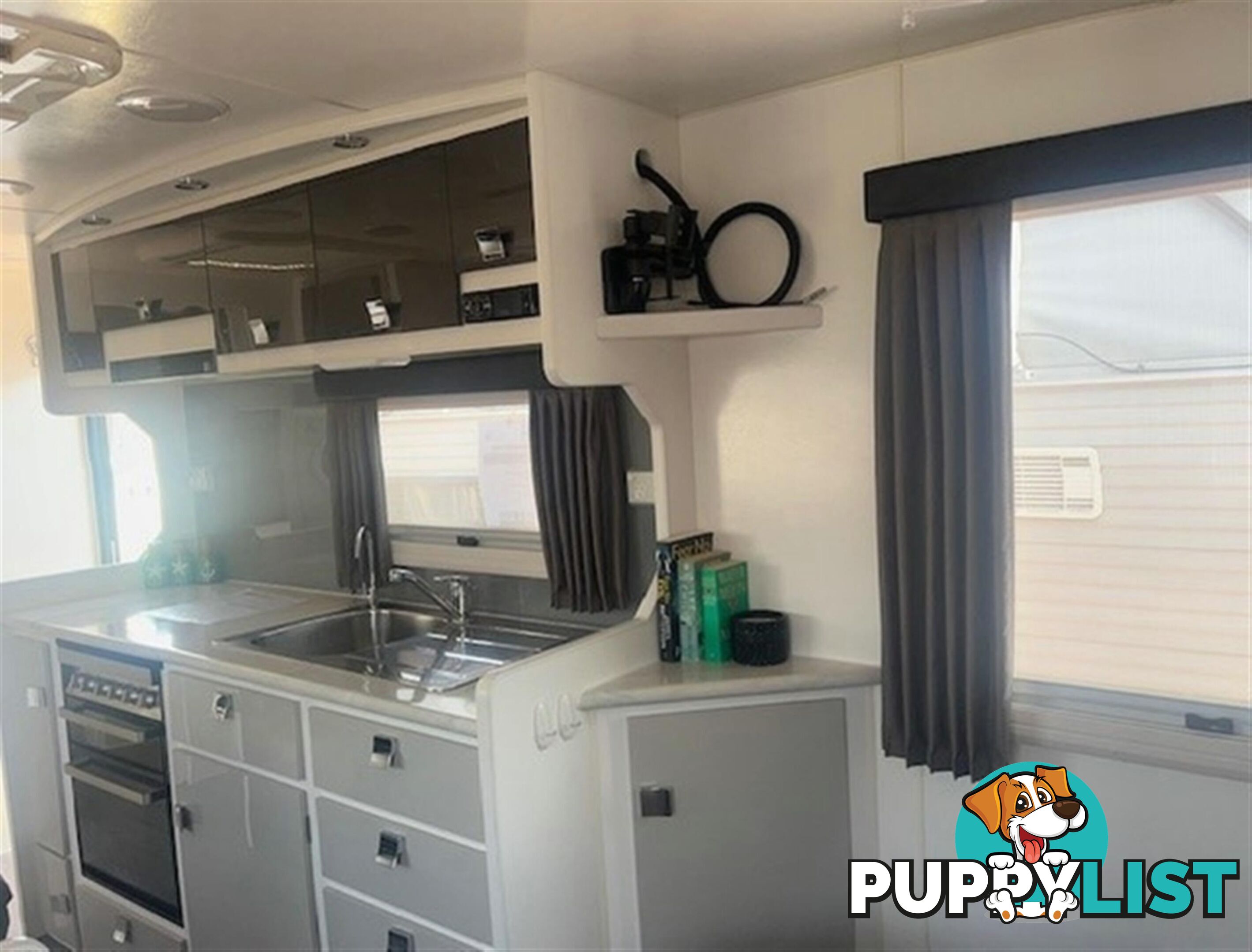 2016 PARAMOUNT VOGUE CARAVAN PLUS 