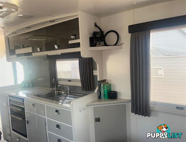 2016 PARAMOUNT VOGUE CARAVAN PLUS 