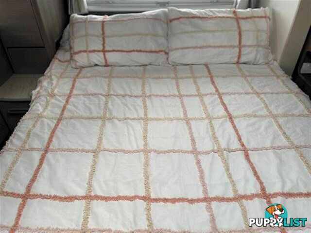 2023 JAYCO SILVERLINE DOUBLE SLIDE OUTBACK 24' SLIDE-ON CAMPER