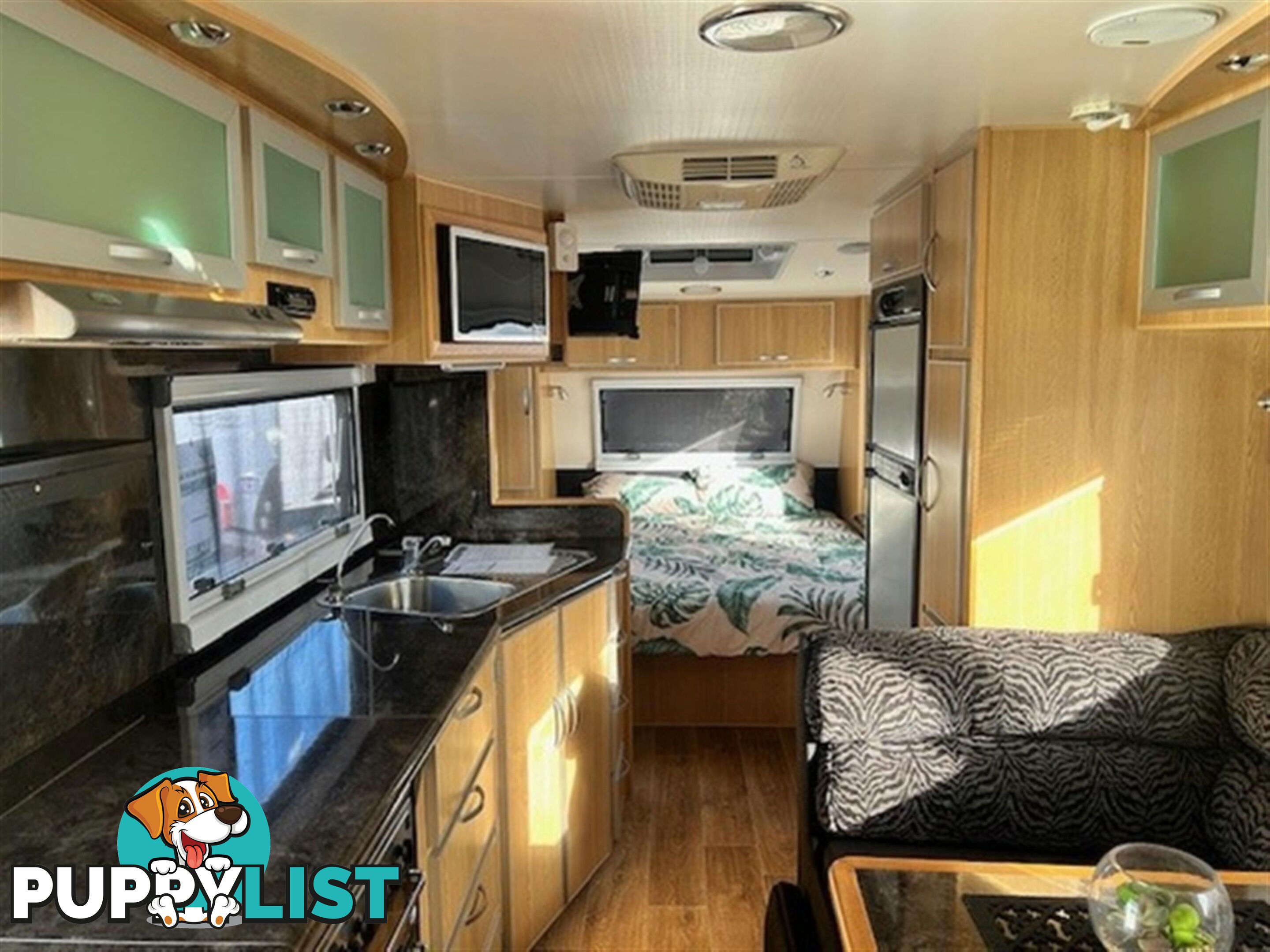 2013 VANGUARD LUCKY BAY SEMI OFF ROAD CARAVAN