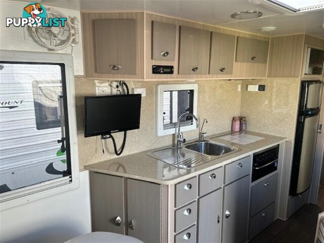 2015 SUNCOAST SILVER COAST CAFE LOUNGE CARAVAN