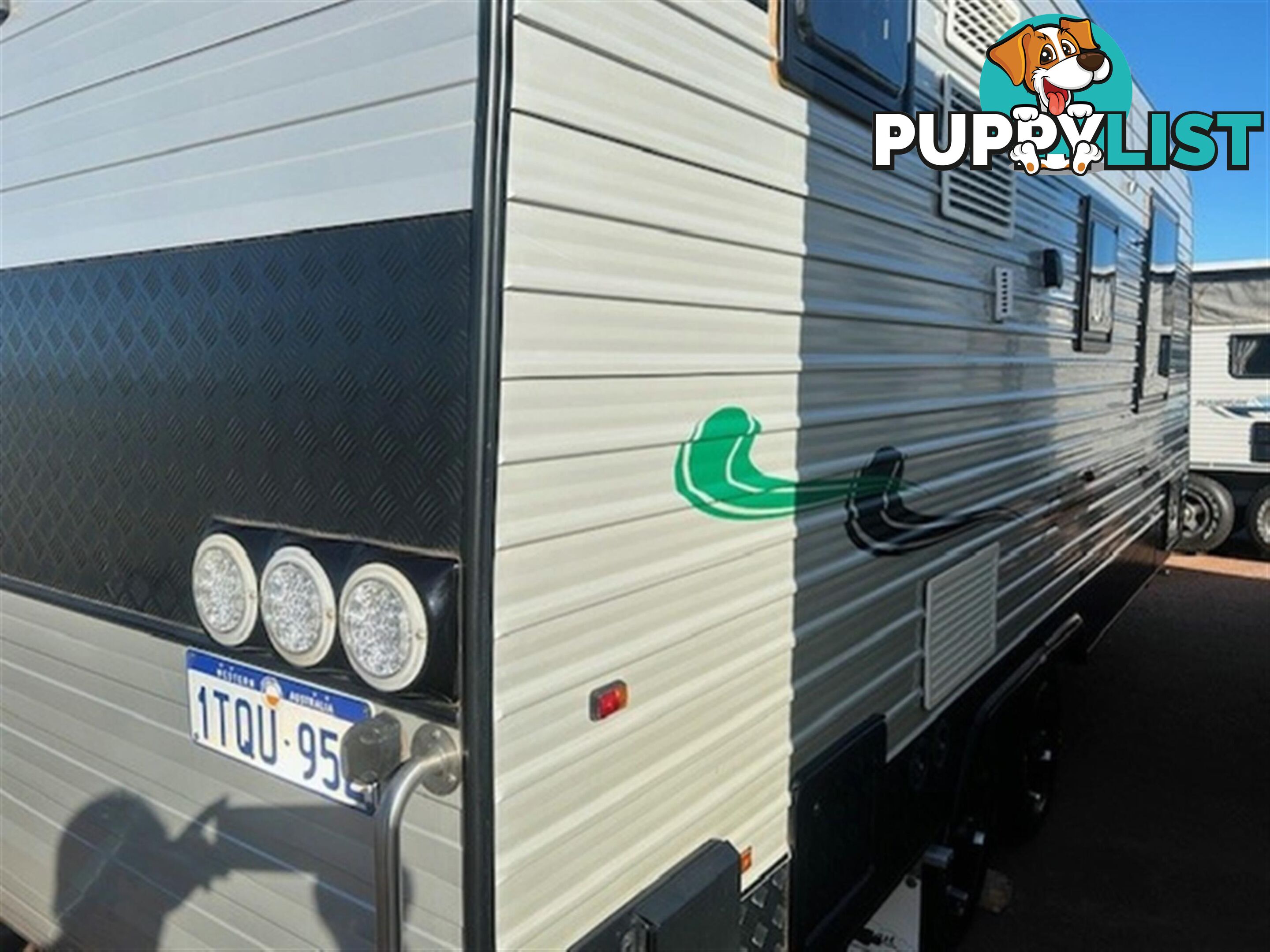 2015 SUNCOAST SILVER COAST CAFE LOUNGE CARAVAN