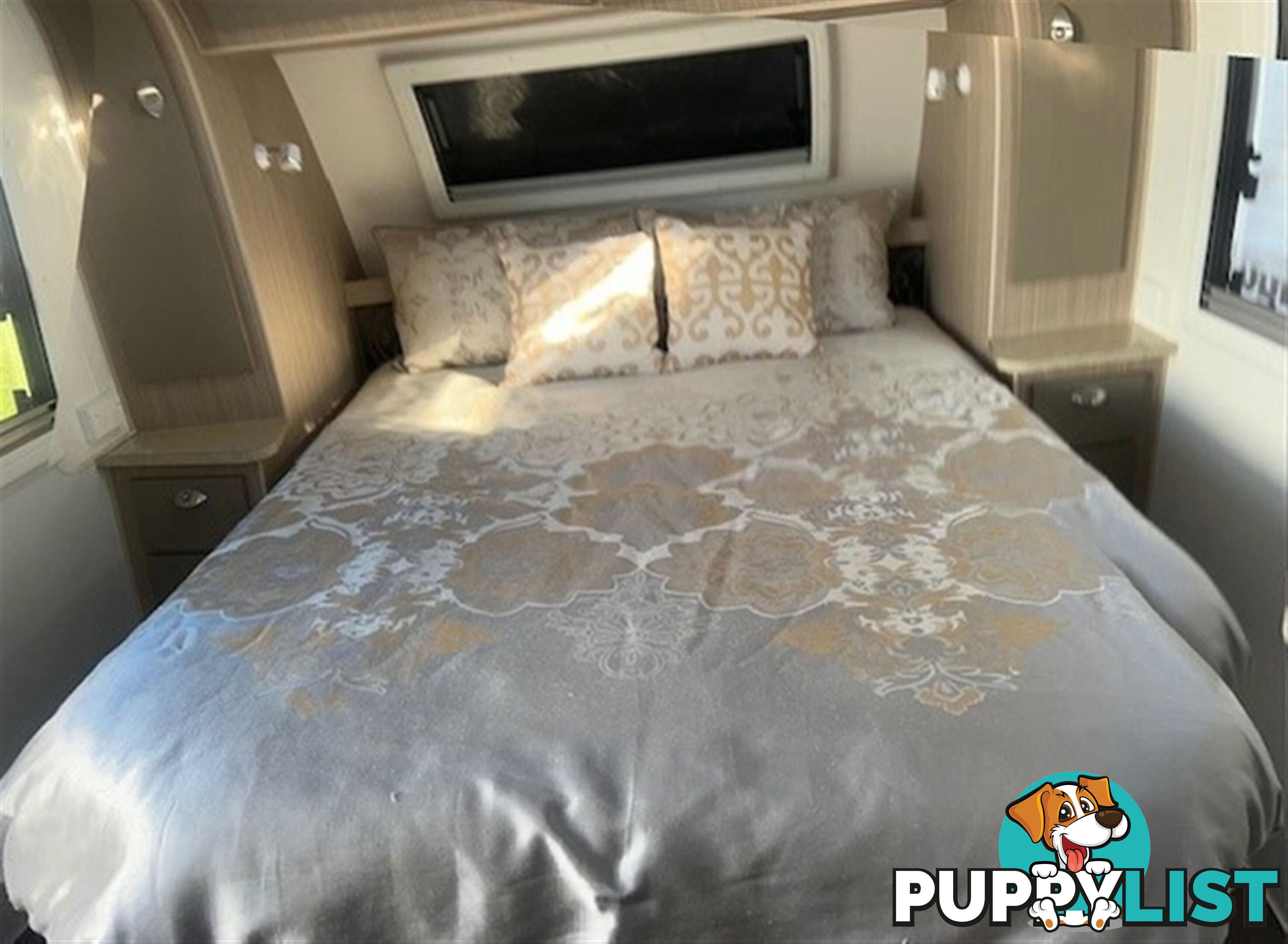 2015 SUNCOAST SILVER COAST CAFE LOUNGE CARAVAN