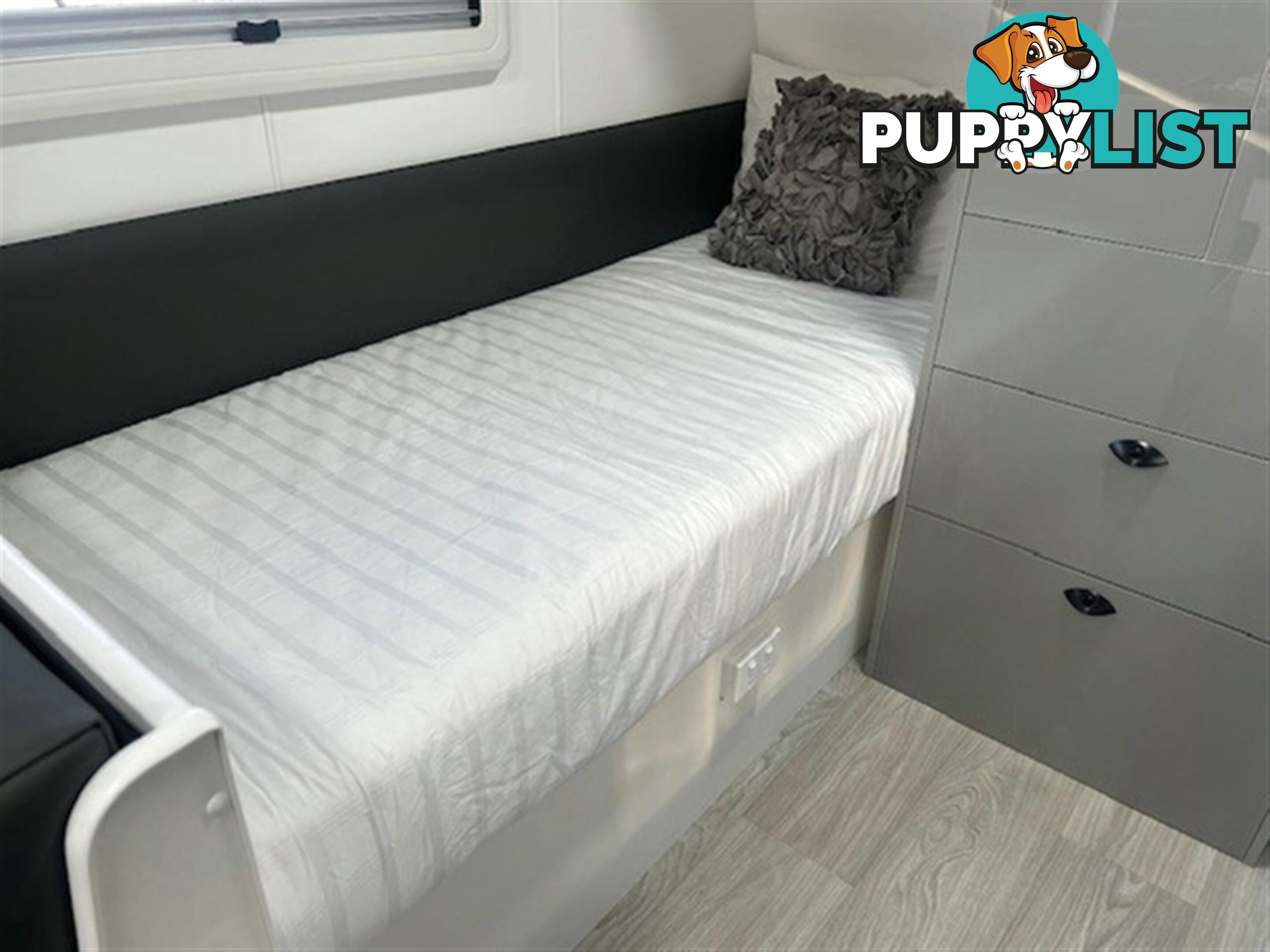2025 VISCOUNT V1.2 L SHAPE SINGLE BEDS CARAVAN