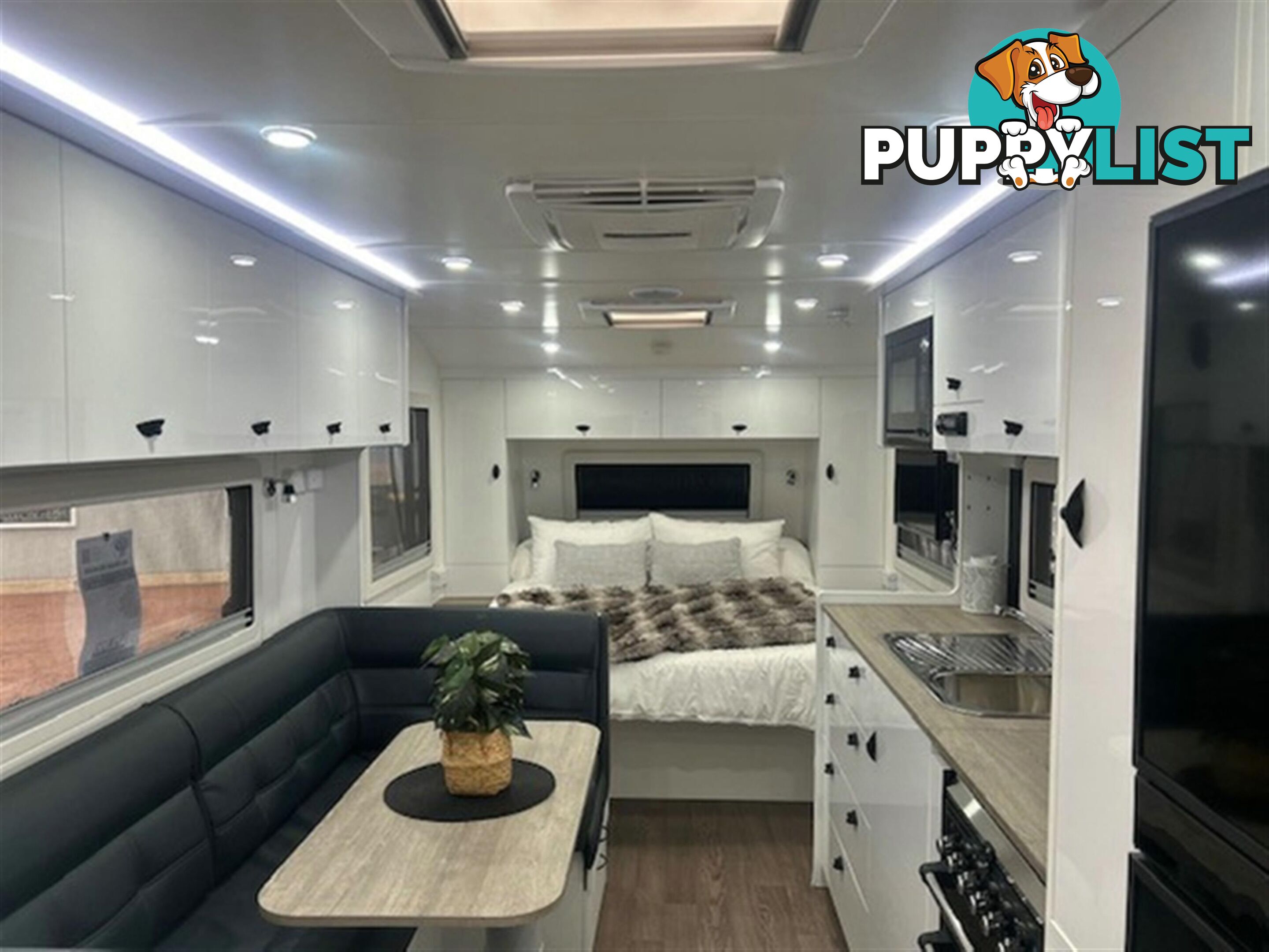 2021 NEWLANDS LUXE 660 CLUB LOUNGE CARAVAN