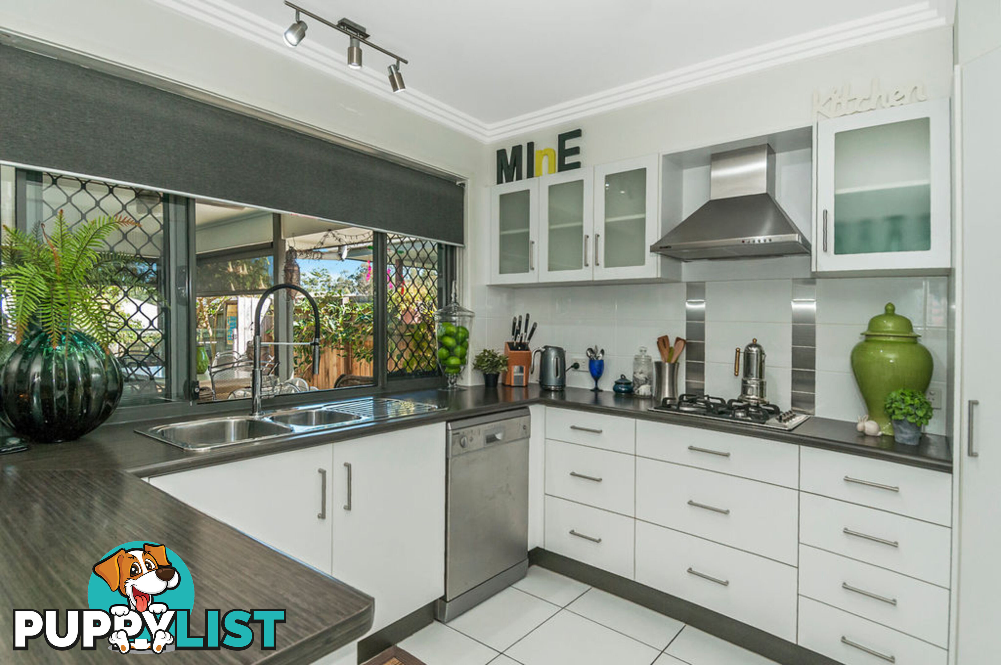 10 Wallaman Close WATERFORD QLD 4133