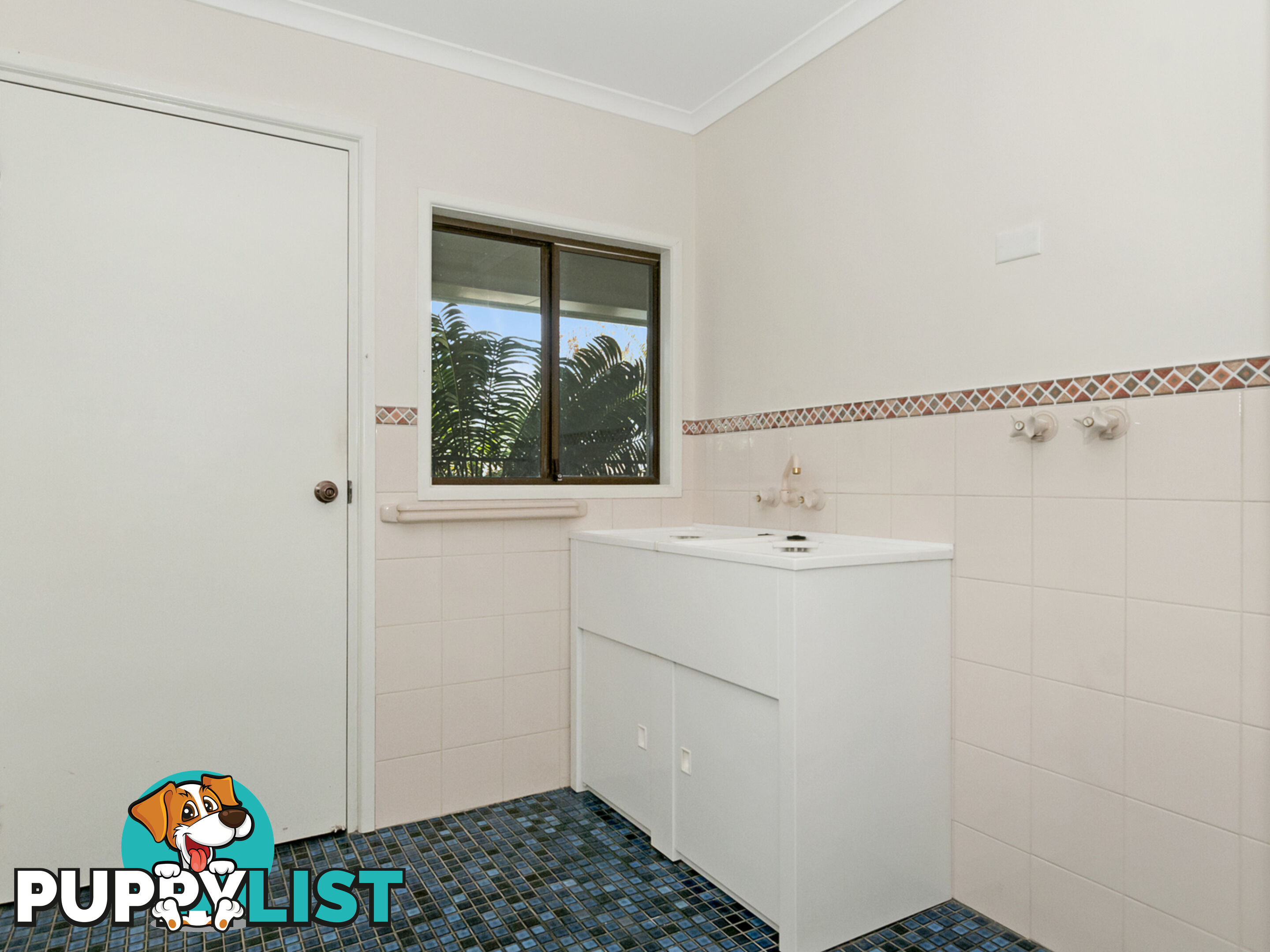 27A Monash Road LOGANLEA QLD 4131