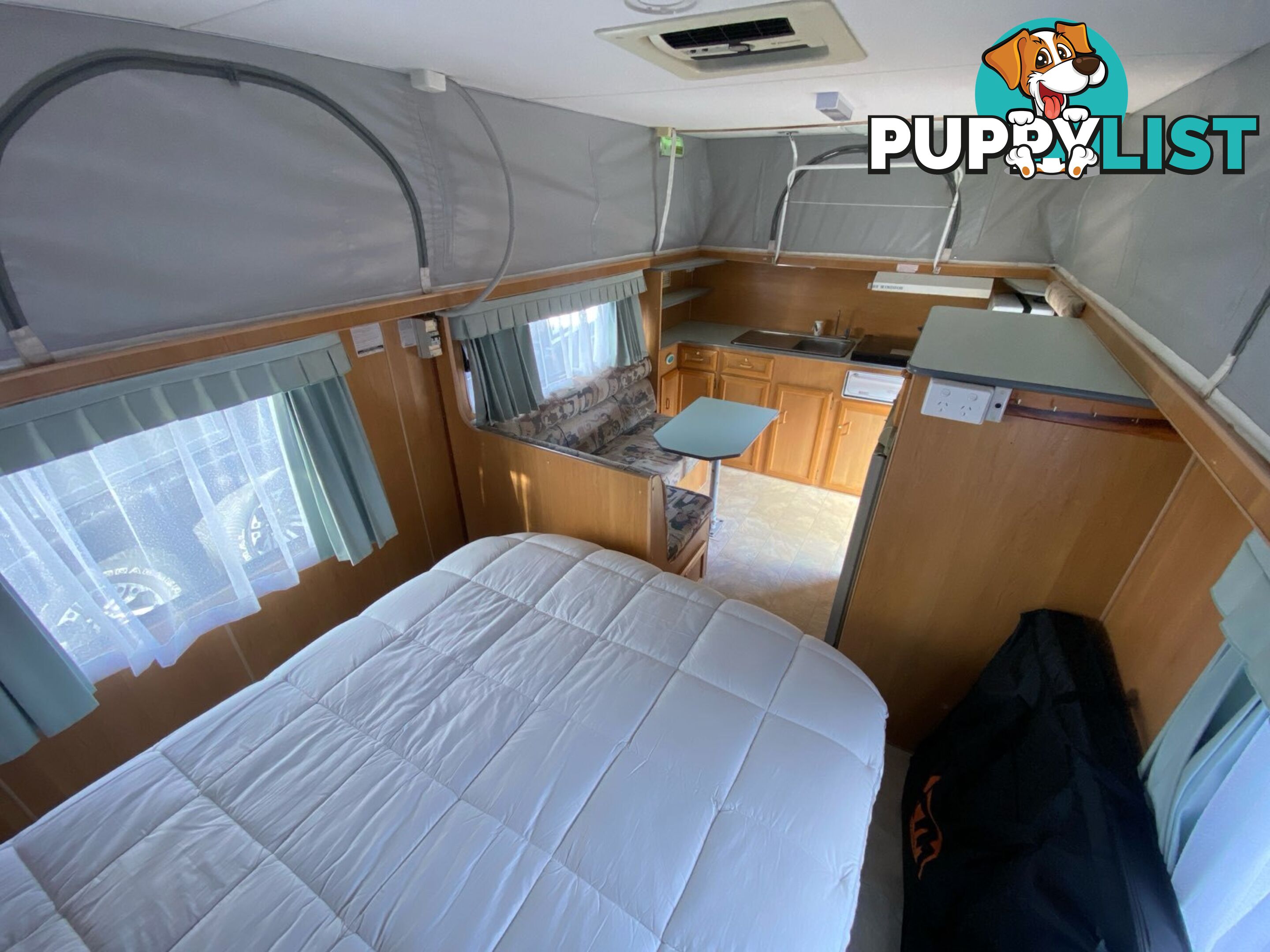 2000 Windsor Mini Shuttle Pop Top