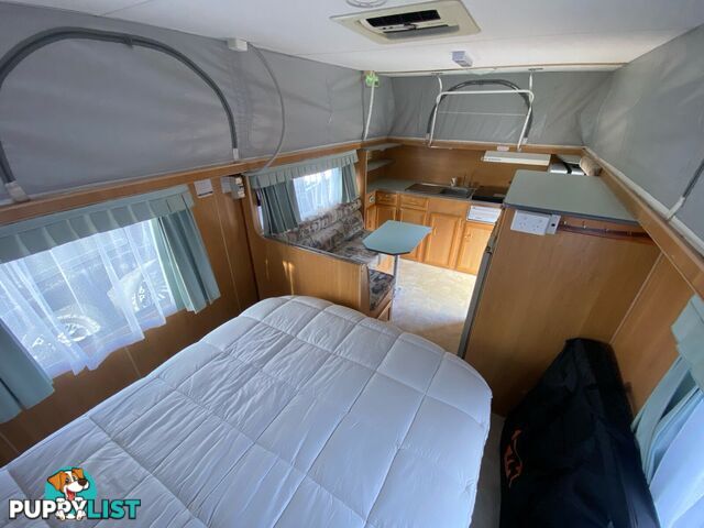 2000 Windsor Mini Shuttle Pop Top