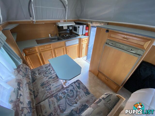 2000 Windsor Mini Shuttle Pop Top