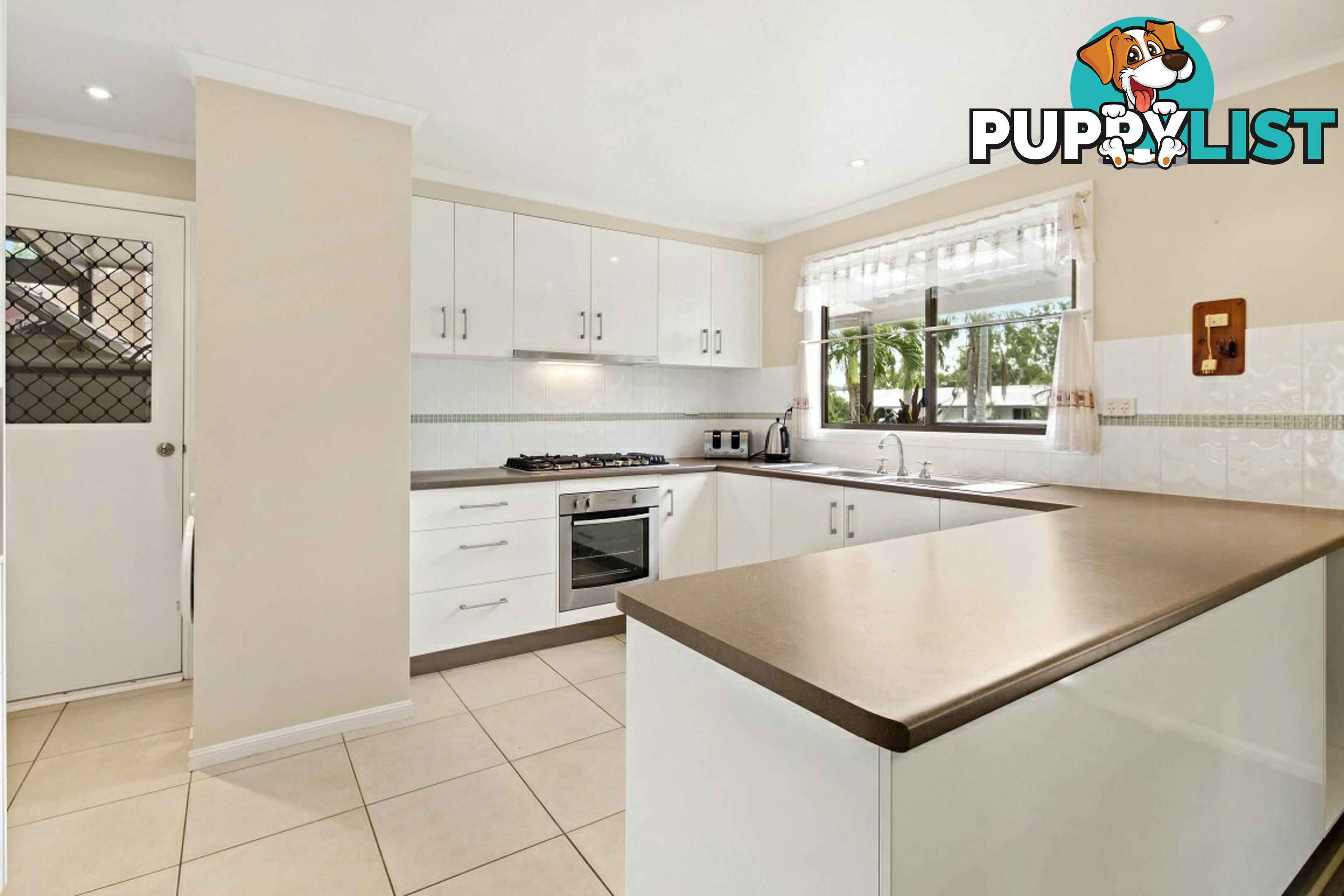 24 Tropic Road CANNONVALE QLD 4802