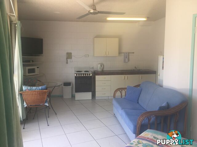 4/48 Coral Esplanade CANNONVALE QLD 4802