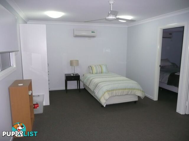 Shed 6/14 Helen Street CLINTON QLD 4680