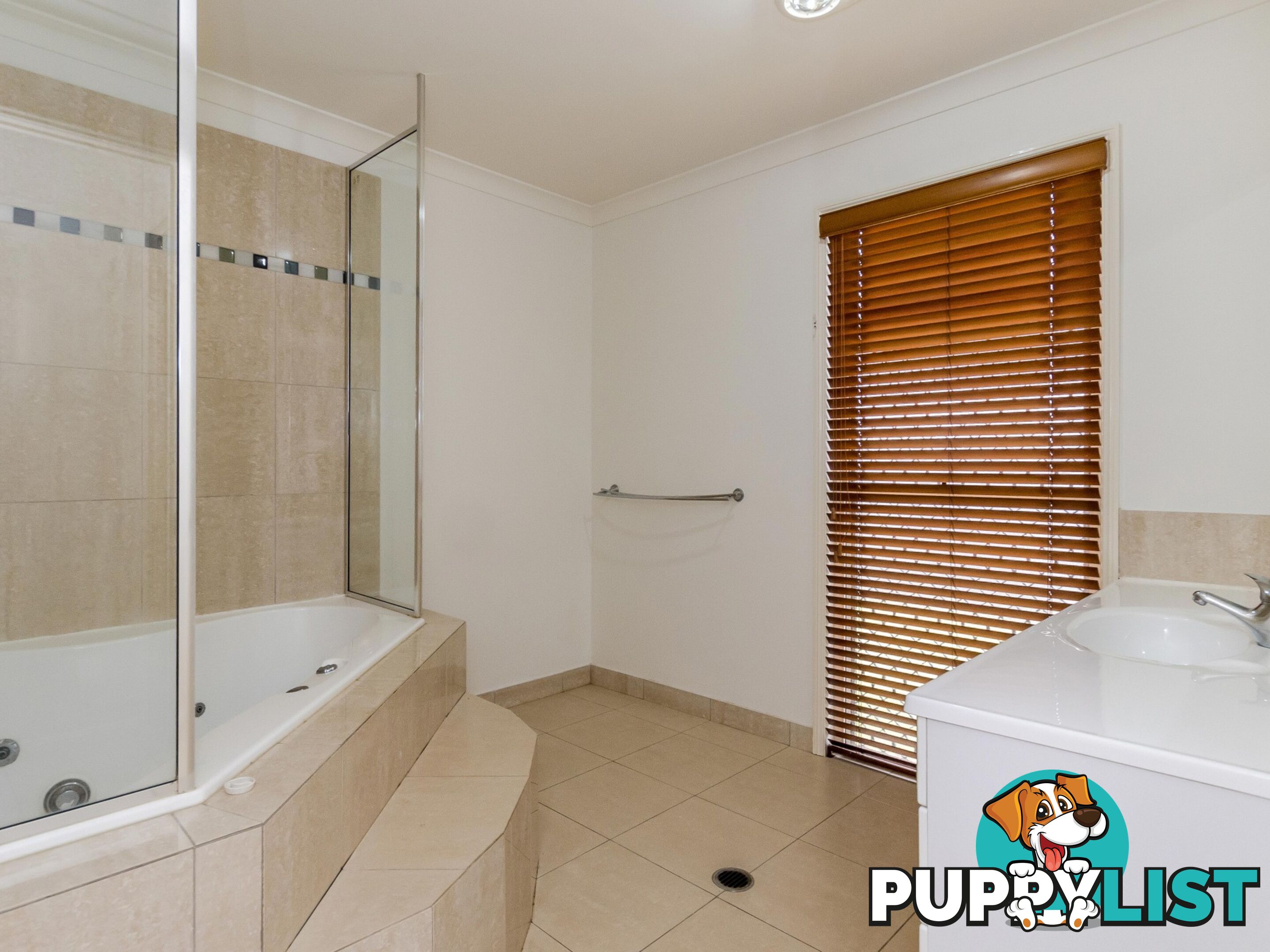 13 Dorinda Close CLINTON QLD 4680