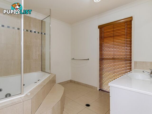 13 Dorinda Close CLINTON QLD 4680