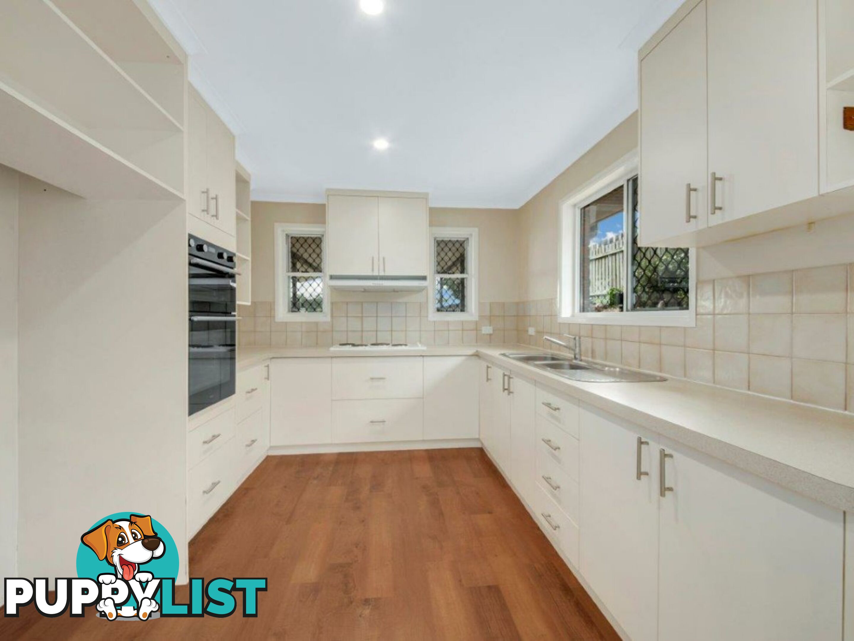 10 Kerry Court NEW AUCKLAND QLD 4680