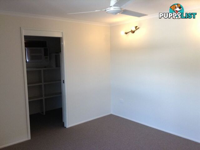 14 Far Street WEST GLADSTONE QLD 4680