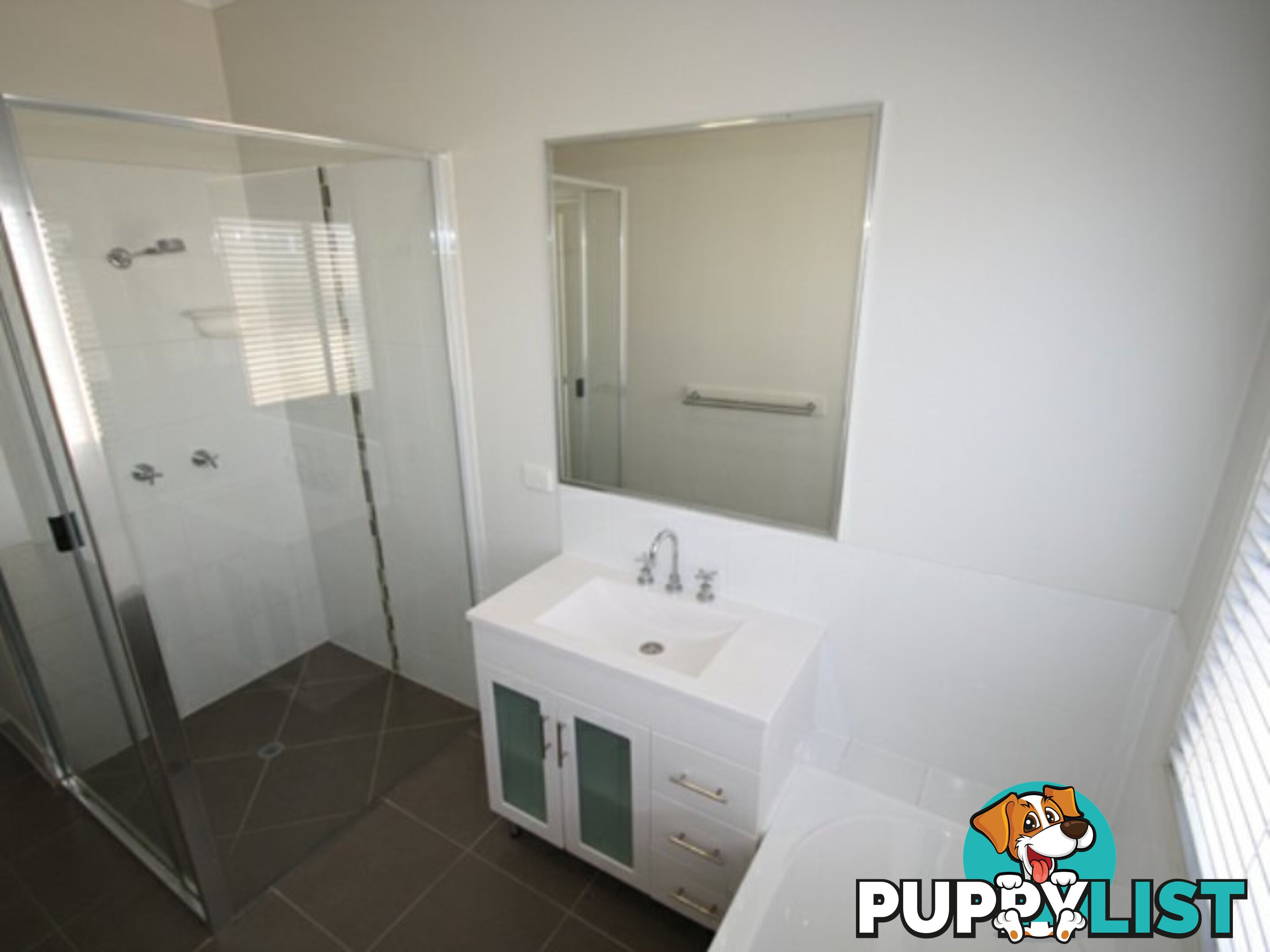 18 Skyline Drive NEW AUCKLAND QLD 4680