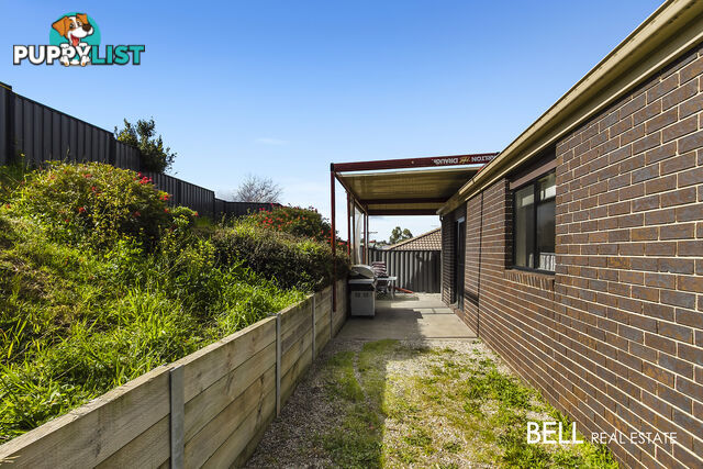 32 Victoria Place PAKENHAM VIC 3810