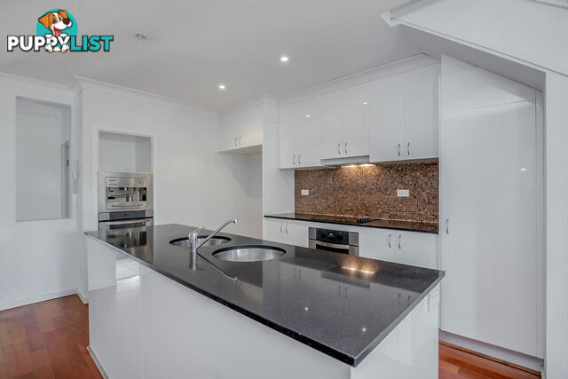 TH20/33 Clark Street BIGGERA WATERS QLD 4216