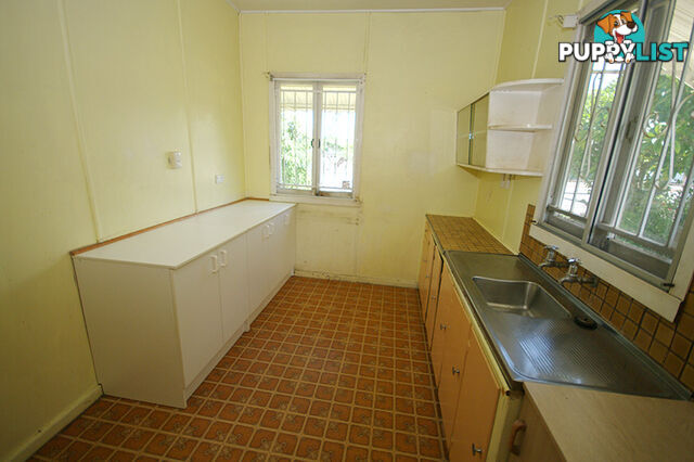 176 Oxley Avenue WOODY POINT QLD 4019