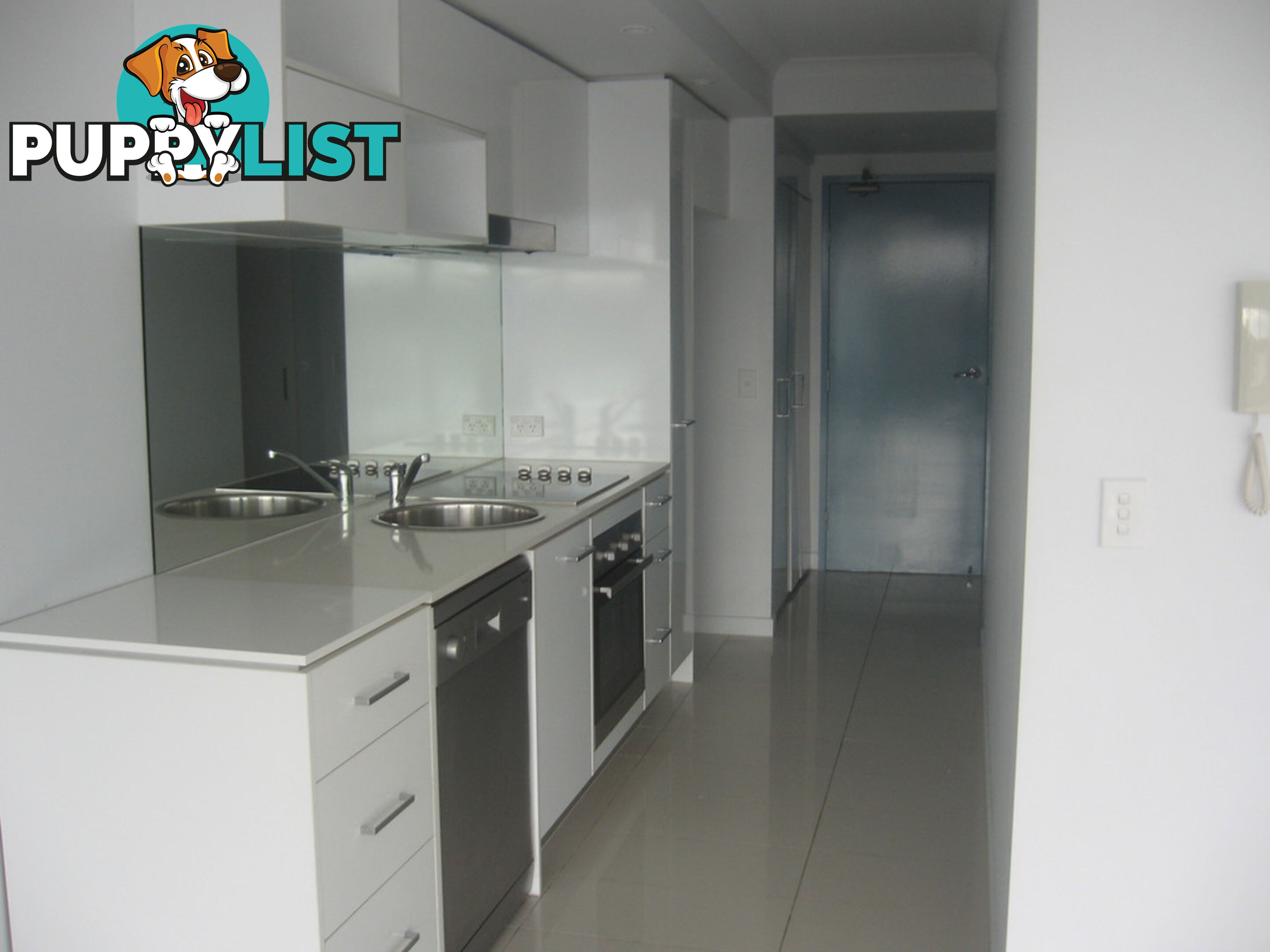 33-37 Madang Cres RUNAWAY BAY QLD 4216