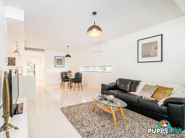 18 Ferry Lane BULIMBA QLD 4171