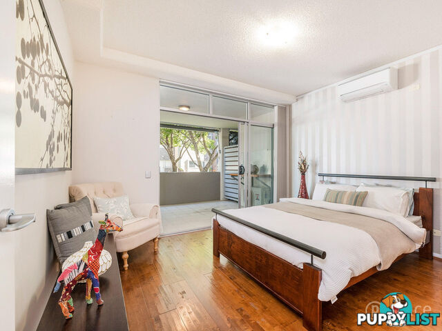 18 Ferry Lane BULIMBA QLD 4171