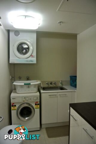 50 Marine Pde SOUTHPORT QLD 4215